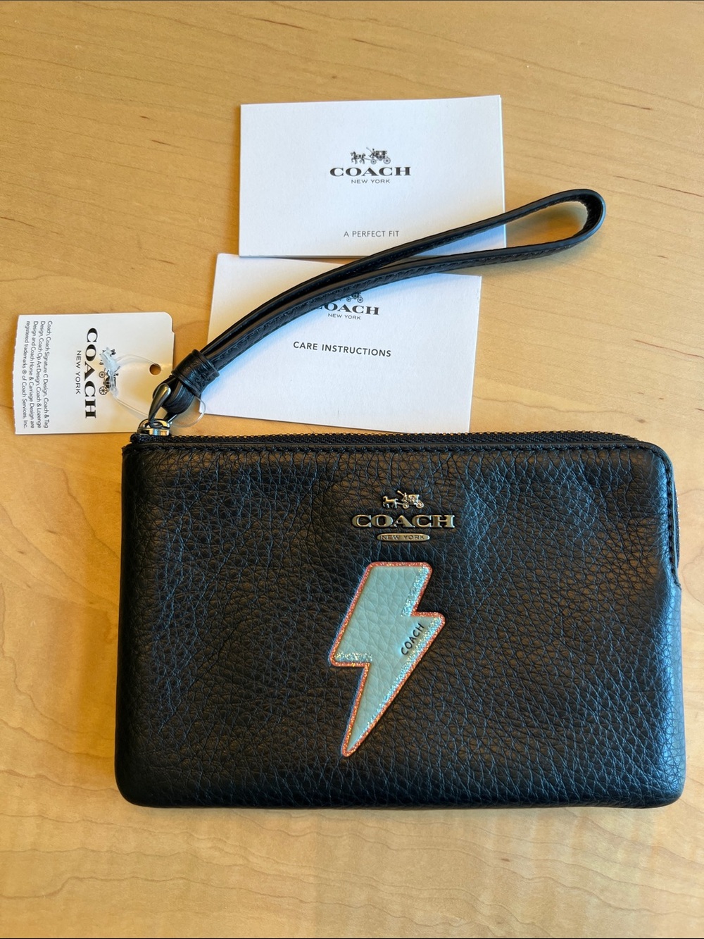 🆕 COACH Lightning ⚡️ Bolt Motif Leather Corner Zip Black *RARE*